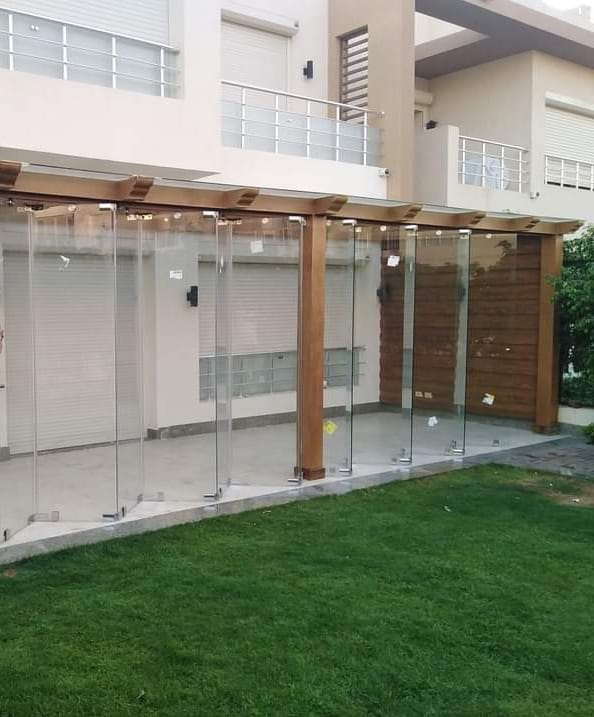 https://barcaglass.net/product/folding-glass/